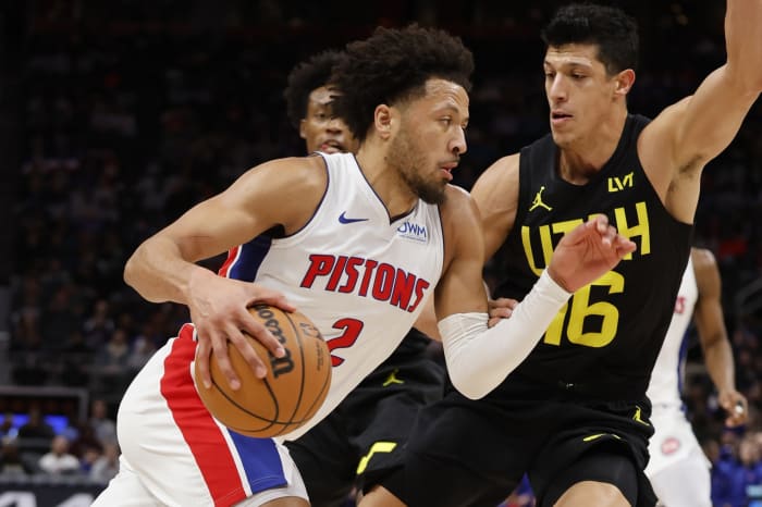 Cade Cunningham guarded by his new Pistons teammate, Simone Fontecchio.